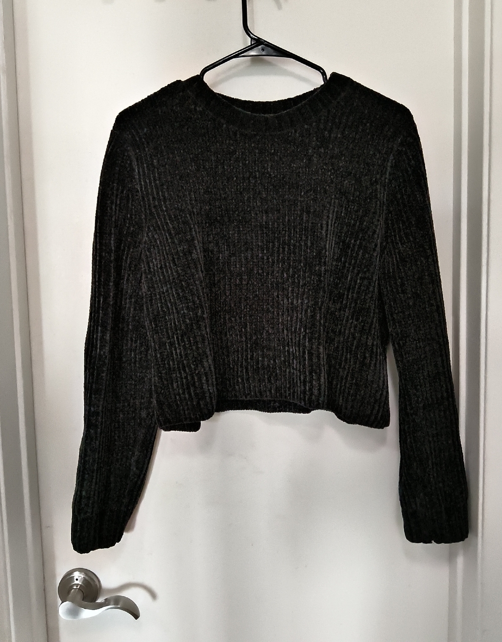 H&M Divided Black Ribbed Crewneck Sweatshirt